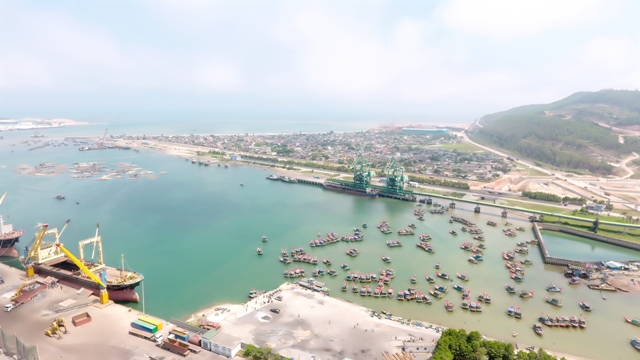 Thu ngân sách Nhà nước hơn 900 tỷ đồng từ các chuyến tàu hàng quốc tế cập Cảng Nghi Sơn