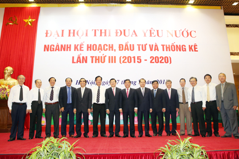Thi đua cần hướng mạnh vào thực hiện nhiệm vụ chính trị
