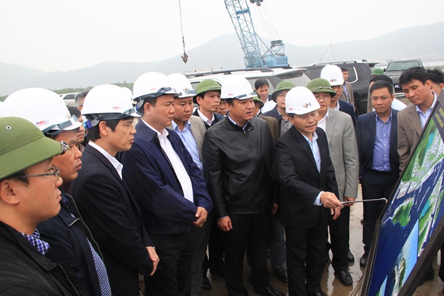 Bộ trưởng Đinh La Thăng kiểm tra hệ thống Cảng biển Nghi Sơn