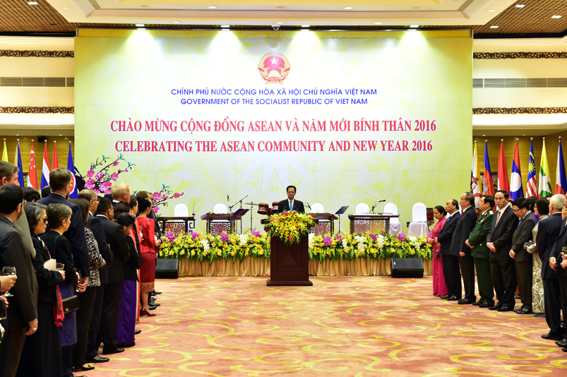 Thủ tướng chiêu đãi Đoàn Ngoại giao