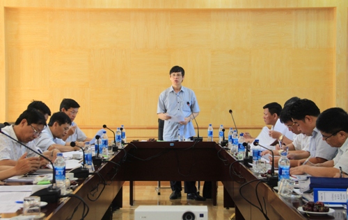 Chủ tịch UBND tỉnh Nguyễn Đình Xứng làm việc tại Khu kinh tế Nghi Sơn.