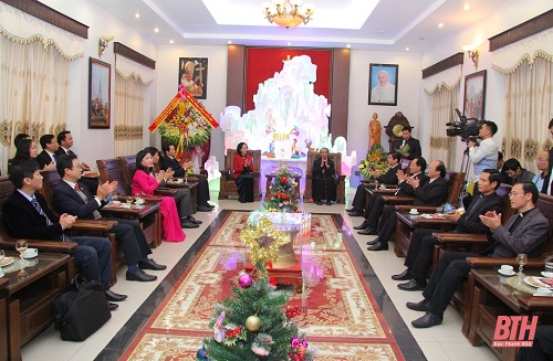 Trưởng ban Dân vận Trung ương Trương Thị Mai thăm và chúc mừng Lễ Giáng sinh tại Giáo phận Thanh Hóa