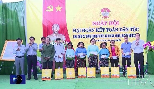 Đồng chí Nguyễn Tiến Hiệu, Ủy viên Ban Thường vụ Tỉnh ủy, Trưởng Ban quản lý KKT Nghi Sơn và các KCN tỉnh Thanh Hóa dự Ngày hội đại đoàn kết tại Khu dân cư thôn Thanh Thủy, xã Thanh Xuân, huyện Như Xuân