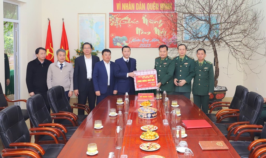 Chủ tịch UBND tỉnh Đỗ Minh Tuấn thăm, chúc tết Nhân dân, cán bộ, chiến sỹ và công nhân lao động trên địa bàn thị xã Nghi Sơn