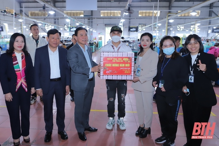 Bí thư Tỉnh ủy Đỗ Trọng Hưng dự lễ ra quân sản xuất đầu xuân tại Khu kinh tế Nghi Sơn