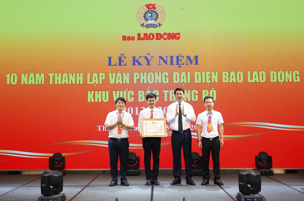 Kỷ niệm 10 năm thành lập Văn phòng Đại diện Báo Lao Động Khu vực Bắc Trung Bộ