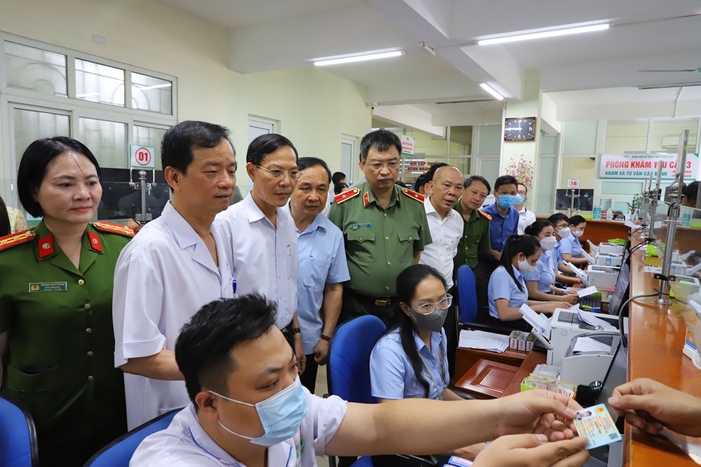 Ra mắt mô hình điểm cấp tỉnh “Khám chữa bệnh sử dụng thẻ CCCD gắn chíp điện tử và ứng dụng VneID”