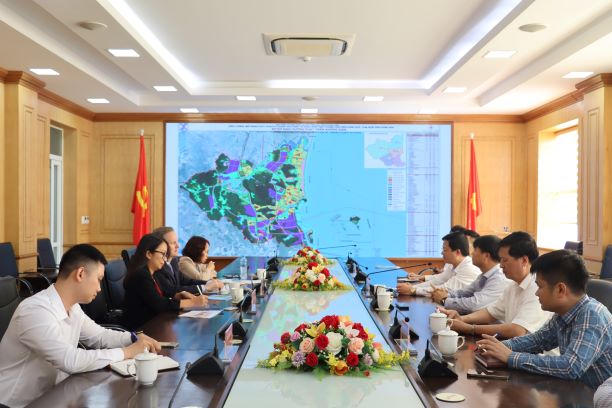 Phó Trưởng Ban, Bùi Tuấn Tự tiếp xã giao Đoàn công tác Đại sứ quán Mỹ tại Việt Nam.