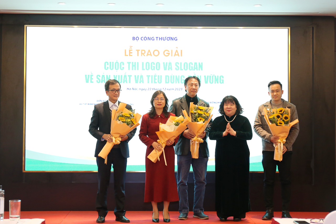 Trao giải Cuộc thi “Sáng tạo logo và slogan về sản xuất và tiêu dùng bền vững”