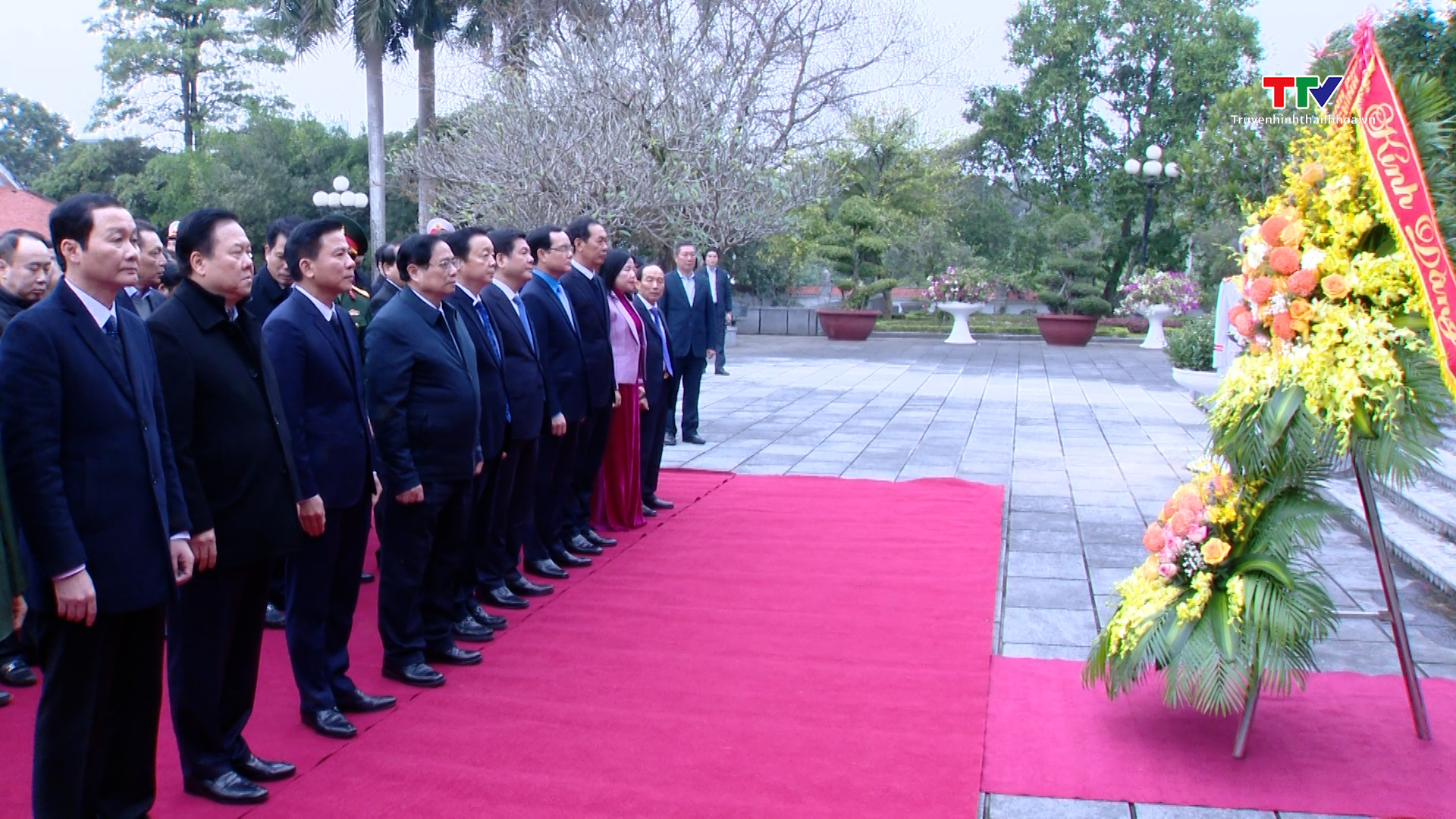 Thủ tướng Chính phủ thăm, tặng quà gia đình chính sách, hộ nghèo, công nhân lao động