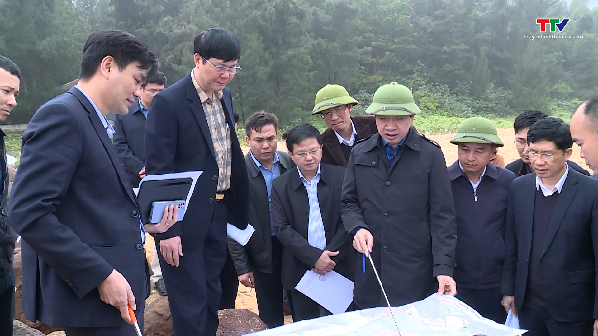 Phó Chủ tịch UBND tỉnh Lê Đức Giang kiểm tra thực tế việc điều chỉnh Danh mục các khu vực phải thiết lập hành lang bảo vệ bờ biển