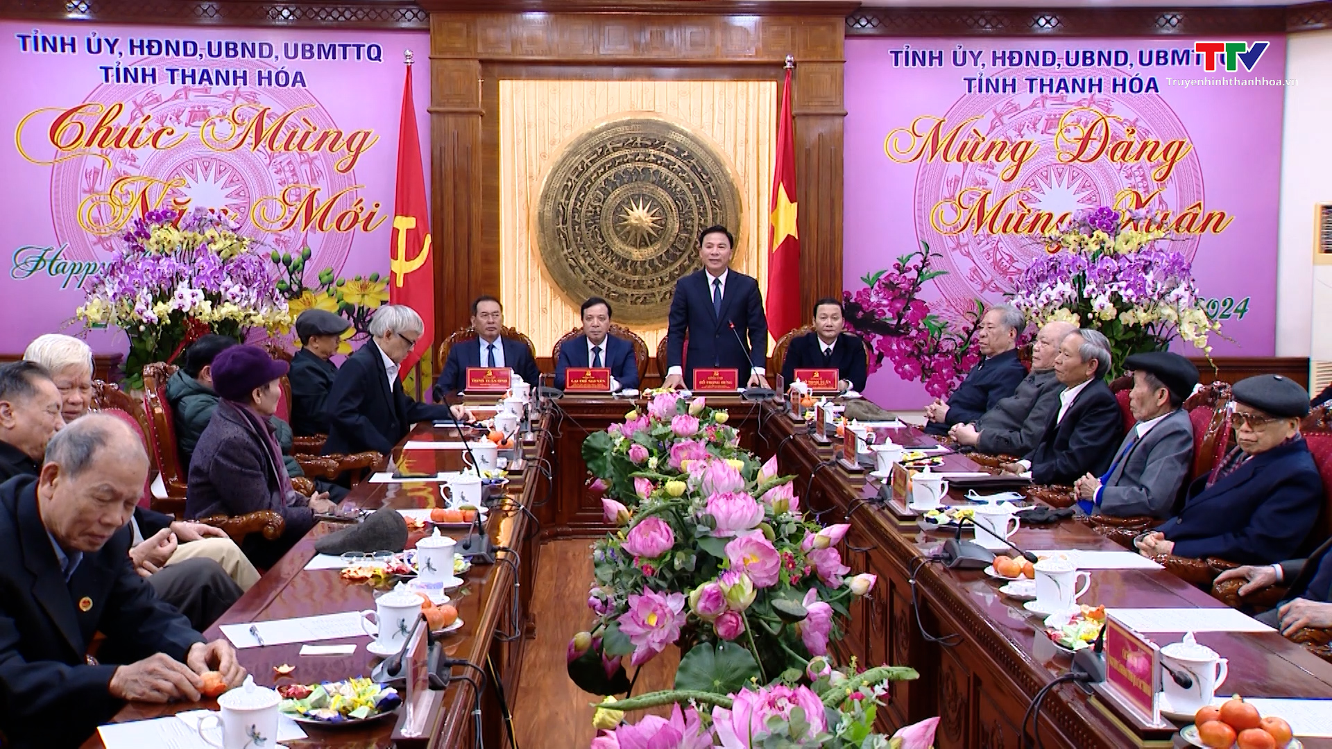 Ban Thường vụ Tỉnh ủy gặp mặt nguyên lãnh đạo tỉnh và cán bộ lão thành cách mạng
