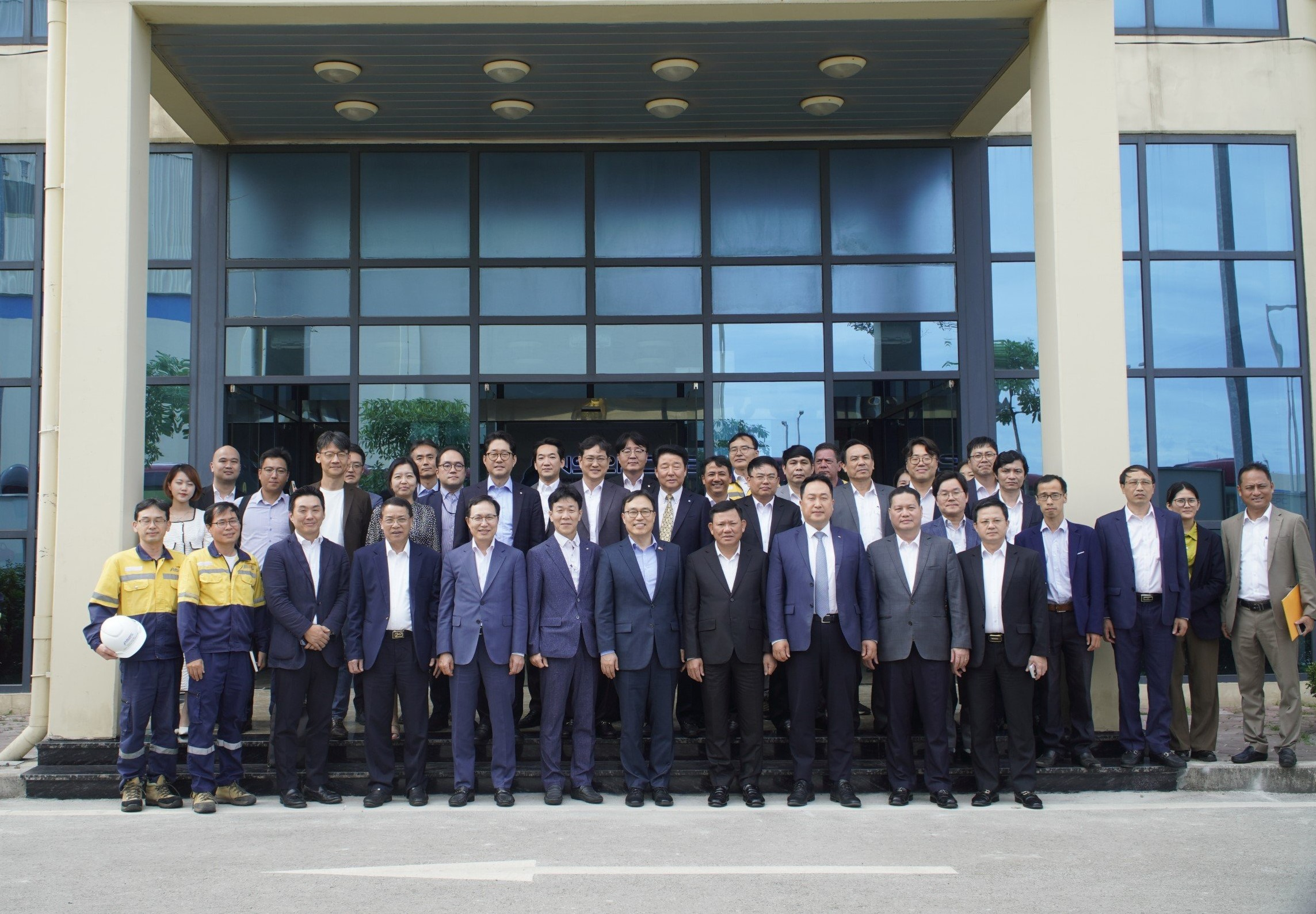 Đại sứ quán Hàn Quốc tại Việt Nam làm việc với Nhà máy BOT Nhiệt điện Nghi Sơn 2