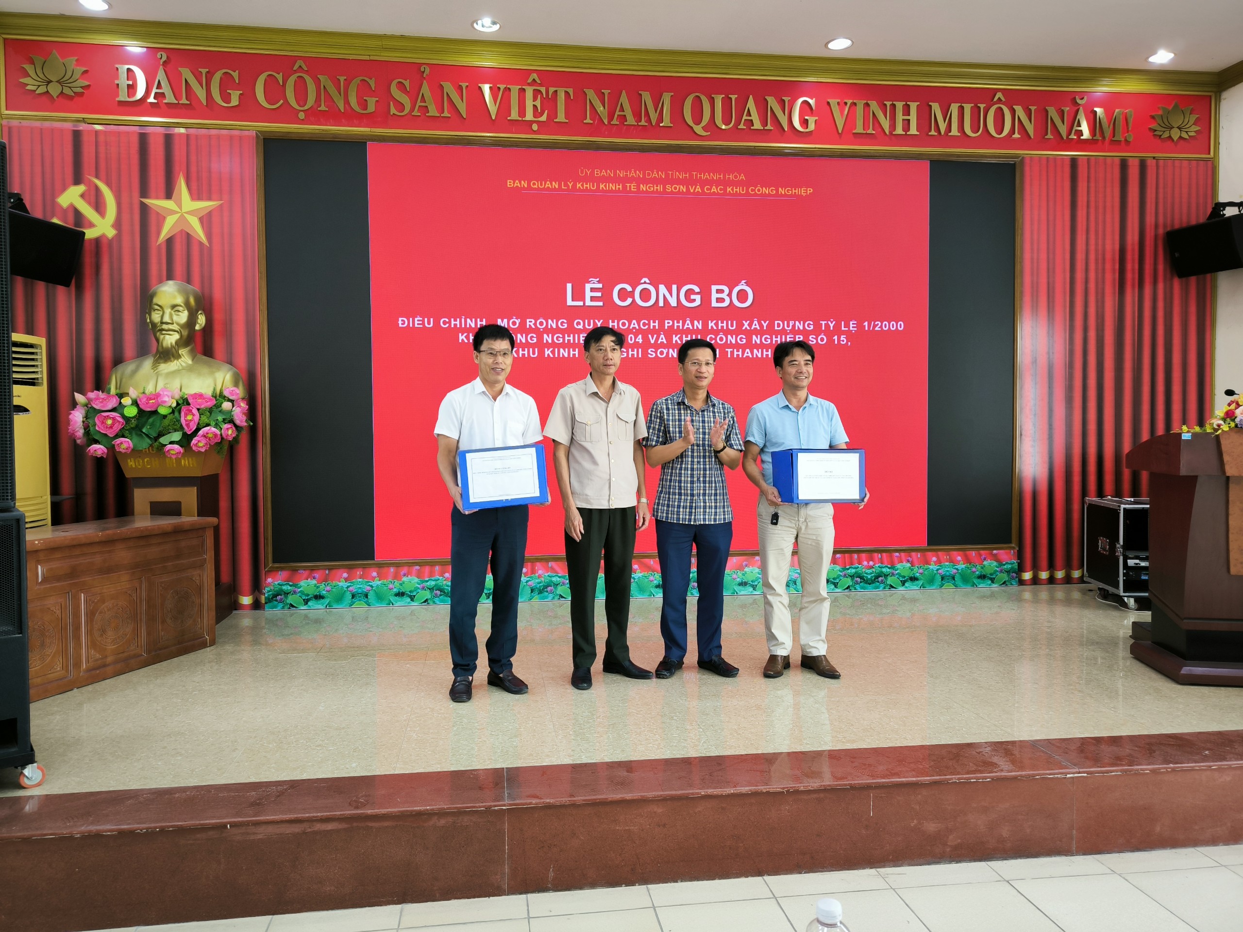 Lễ công bố Quyết định Điều chỉnh, mở rộng Quy hoạch phân khu xây dựng tỷ lệ 1/2000 KCN số 4 và KCN số 15 Khu kinh tế Nghi Sơn, Thanh Hoá.