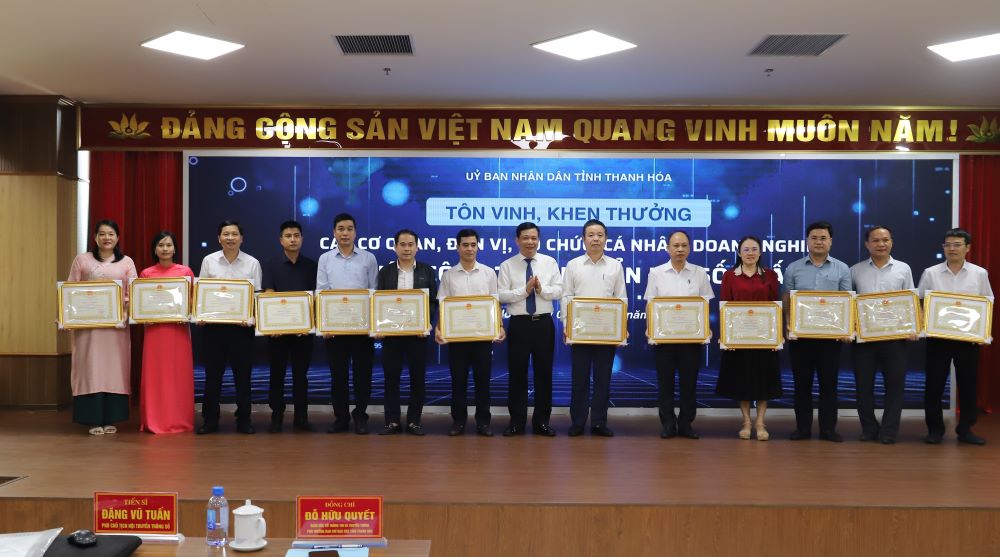 Hội thảo “Chuyển đổi số, chuyển đổi xanh và vai trò của công nghệ số trong phát triển kinh tế số tỉnh Thanh Hóa”