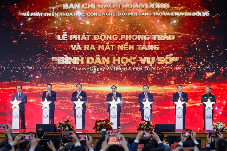 Thủ tướng Phạm Minh Chính: 'Bình dân học vụ số' là xóa mù chuyển đổi số