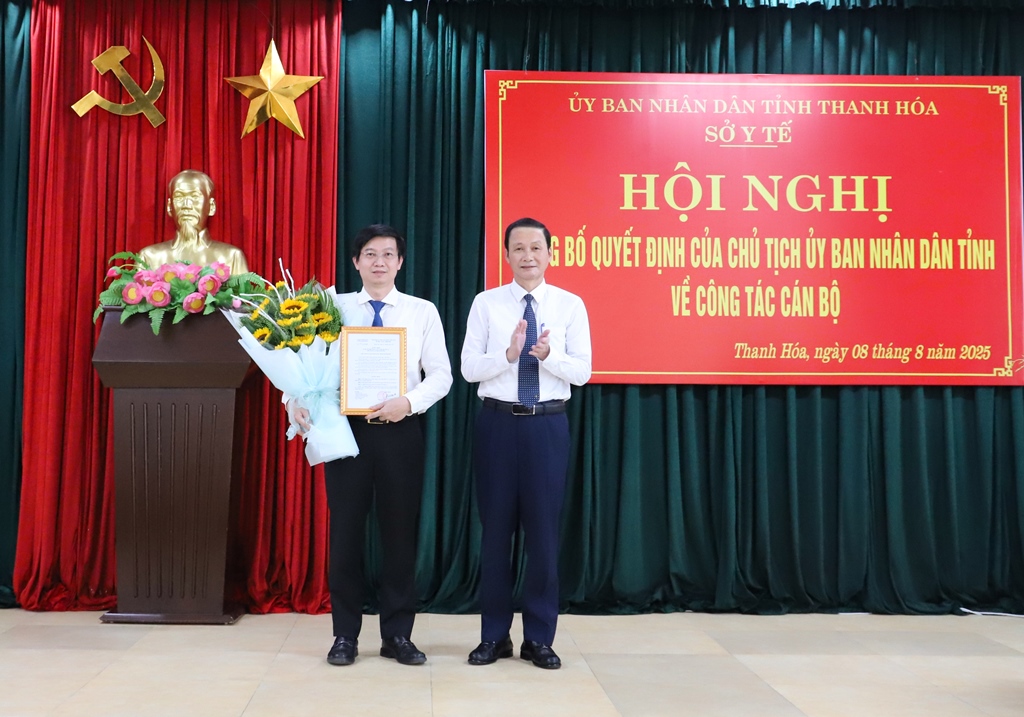 Công bố và trao Quyết định bổ nhiệm Giám đốc Sở Y tế