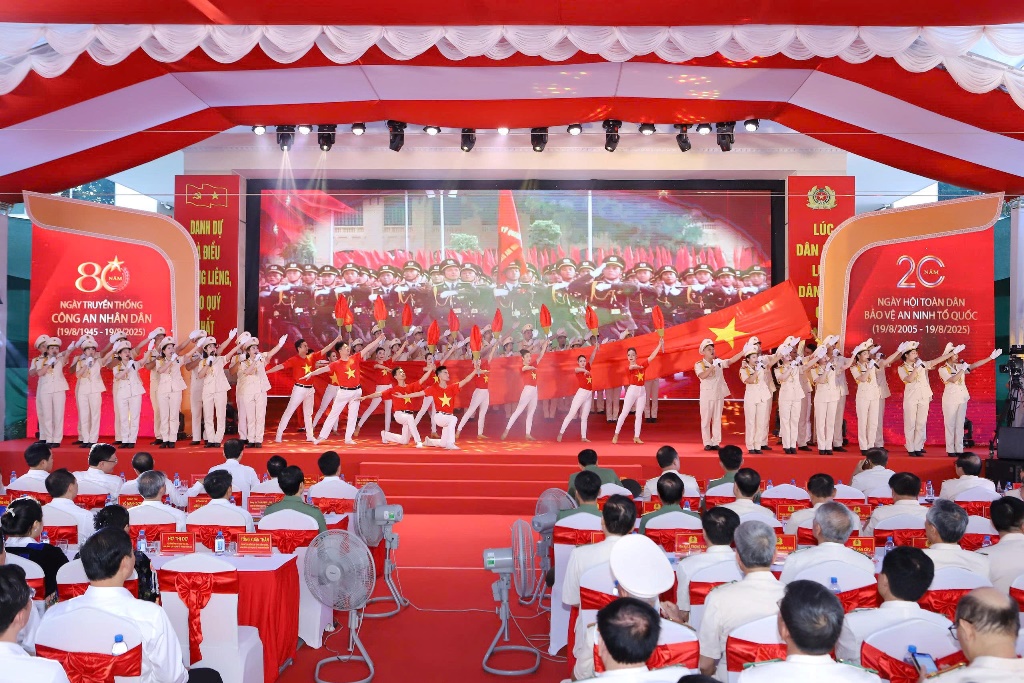 Kỷ niệm 80 năm Ngày truyền thống Công an nhân dân Việt Nam và 20 năm Ngày hội toàn dân bảo vệ an ninh Tổ quốc
