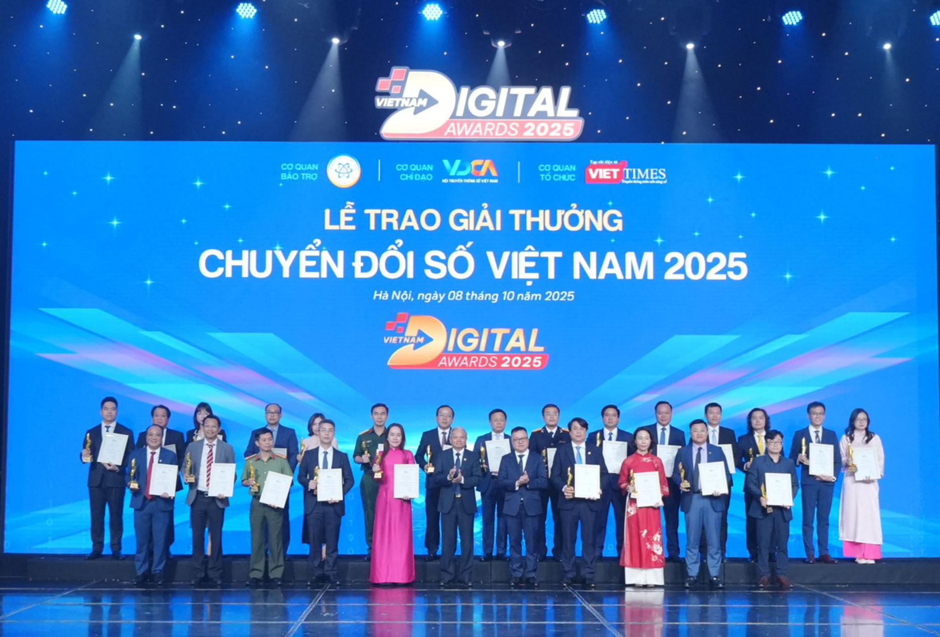 Tôn vinh hơn 50 cơ quan, doanh nghiệp, cá nhân xuất sắc chuyển đổi số quốc gia