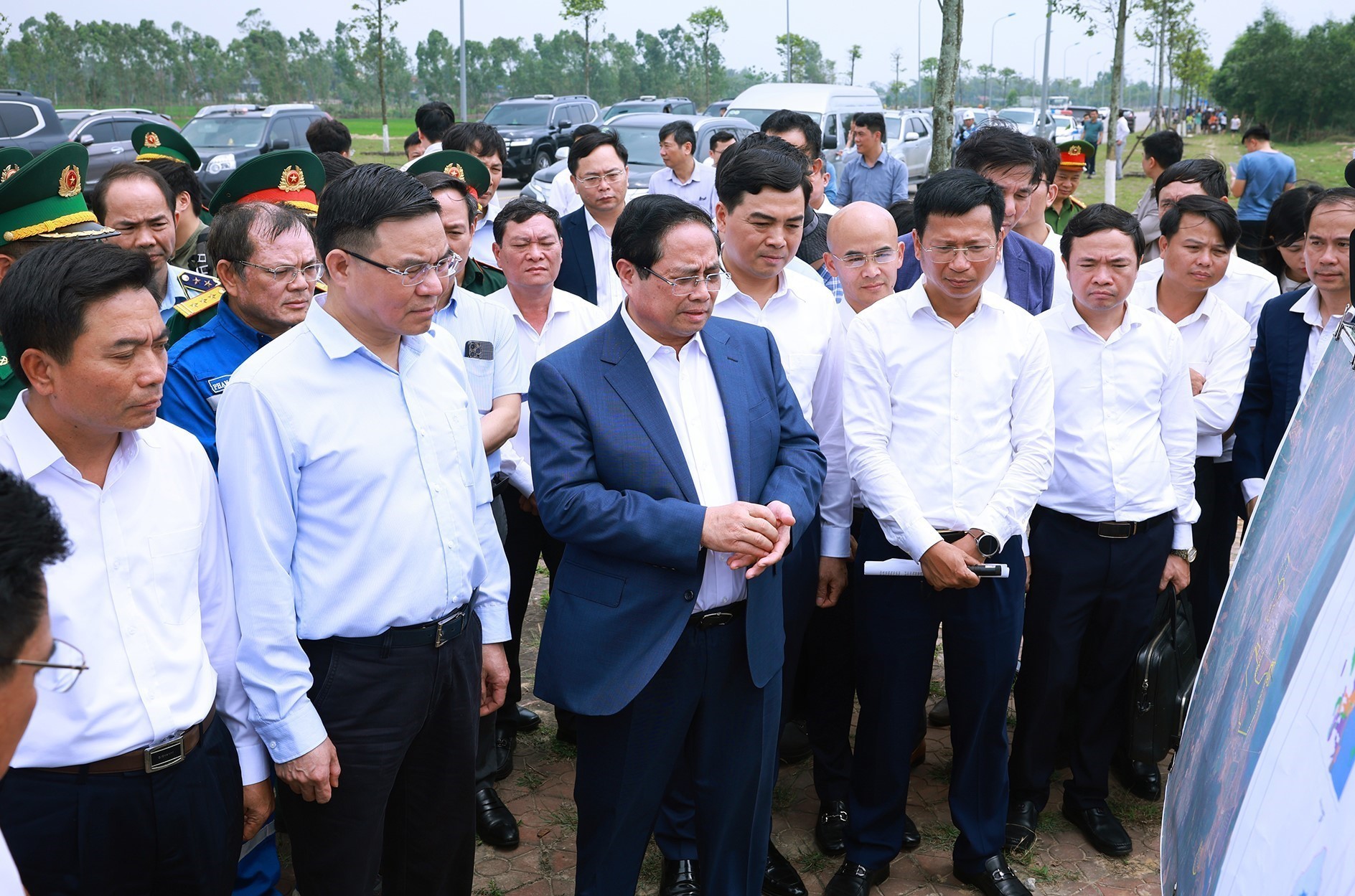 Thủ tướng làm việc tại Nhà máy Lọc hóa dầu Nghi Sơn và khảo sát địa điểm xây dựng kho dầu chiến lược