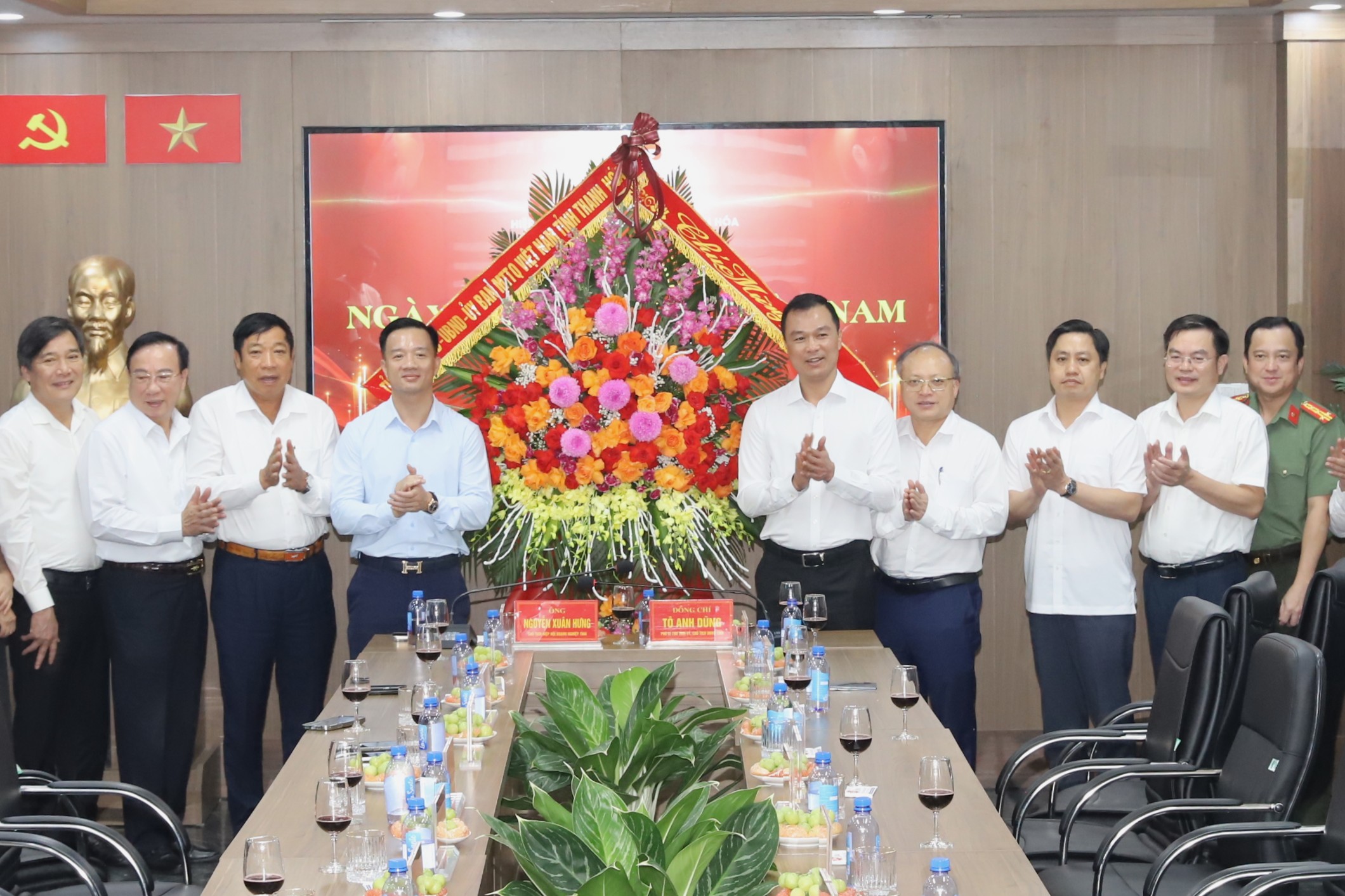 Chủ tịch UBND tỉnh thăm, chúc mừng Hiệp hội Doanh nghiệp tỉnh, VCCI Thanh Hoá - Ninh Bình nhân Ngày Doanh nhân Việt Nam
